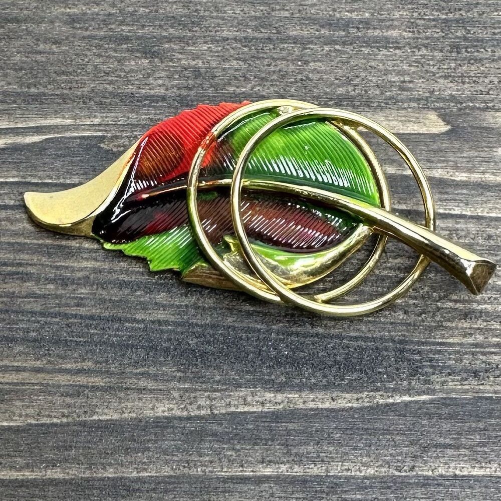 Vintage Gold Tone Leaf Brooch Pin Painted Red and Green‎ Wire Rings Estate